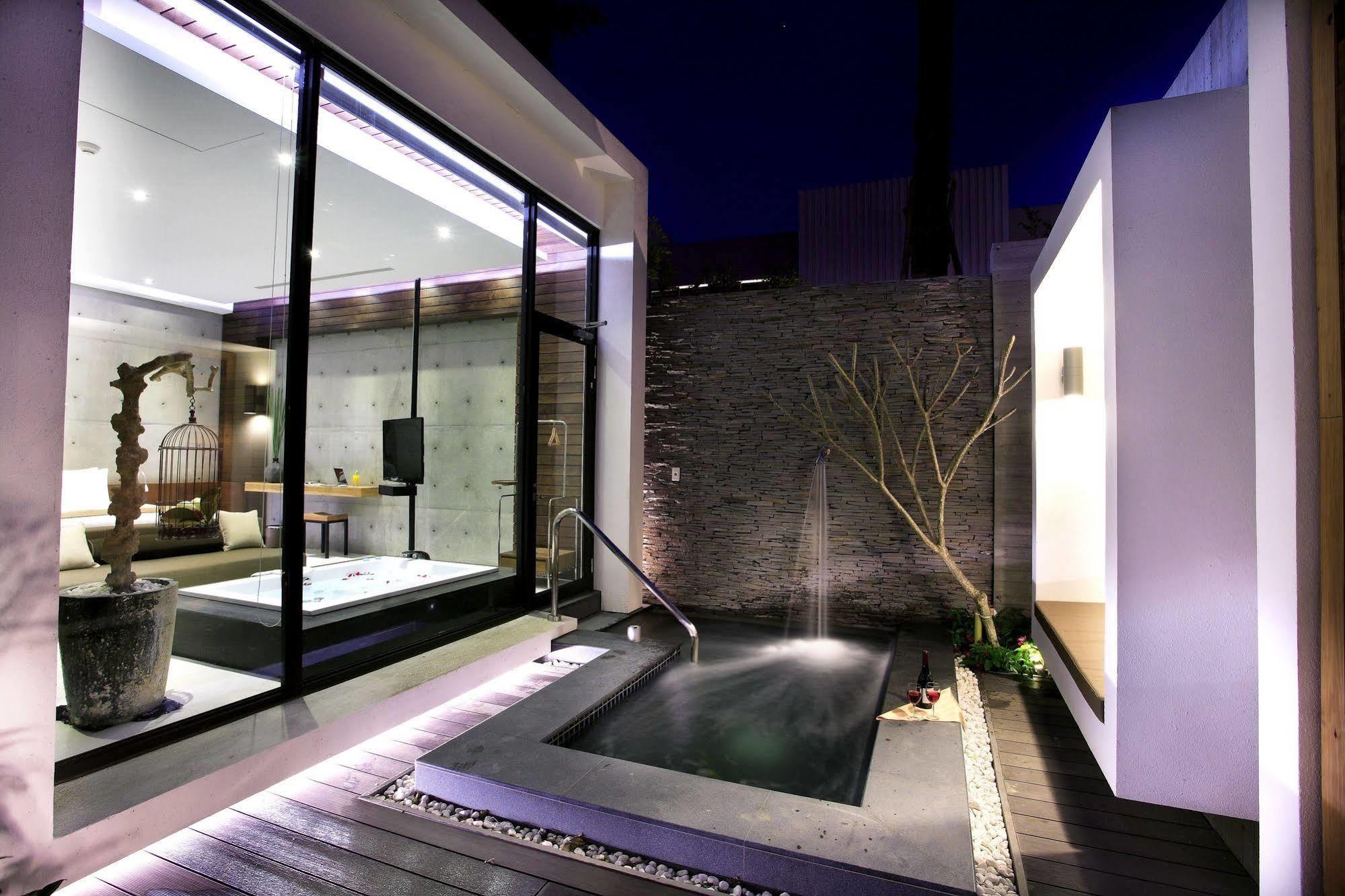 H Villa Inn Tainan Exterior foto